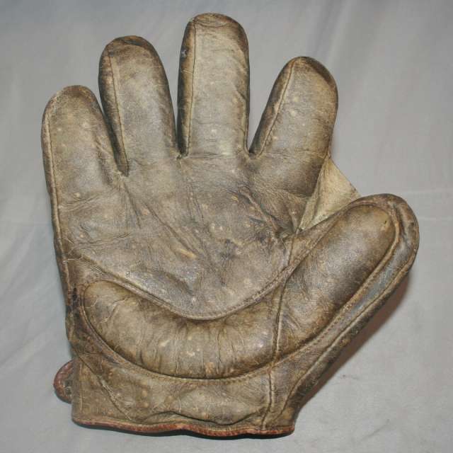 Early 1900's Victor Crescent Glove Lefty Front
